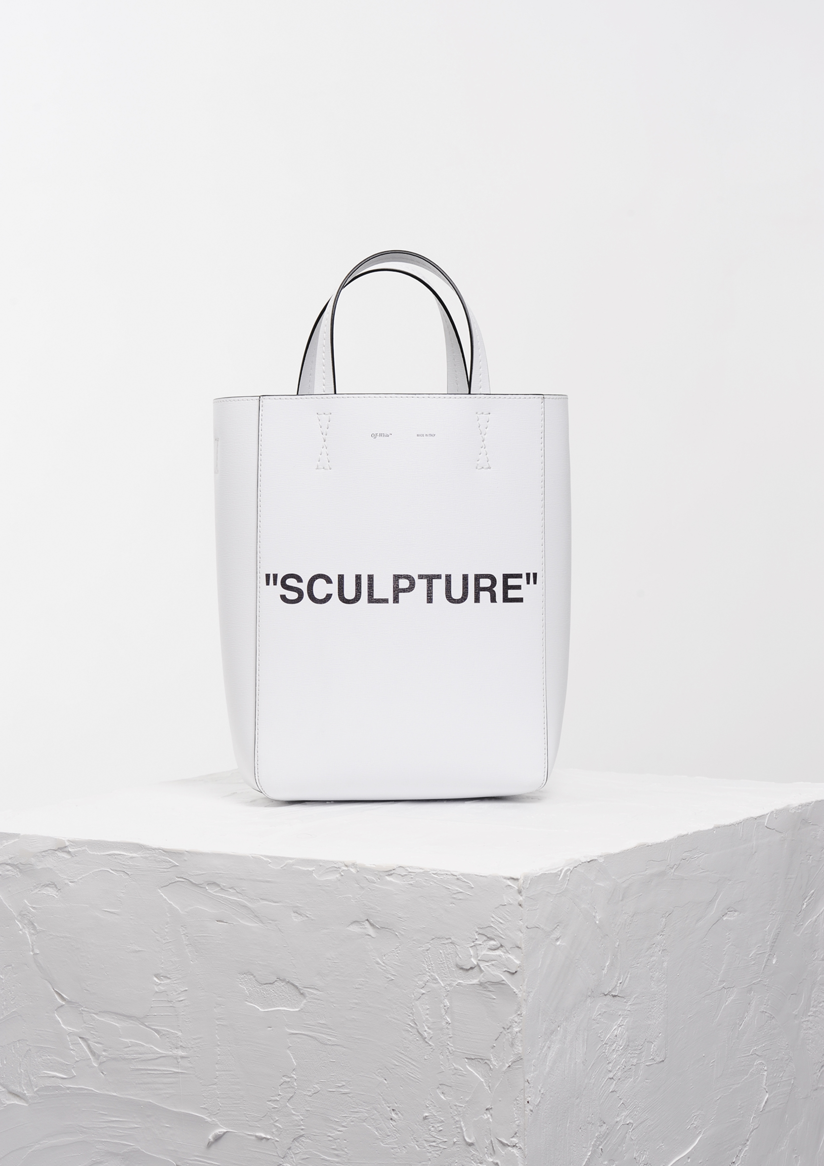 Tomgreyhound; OFF-White; Sculpture; sac; cuir; mode; fashion; blanc; accessoire-mode