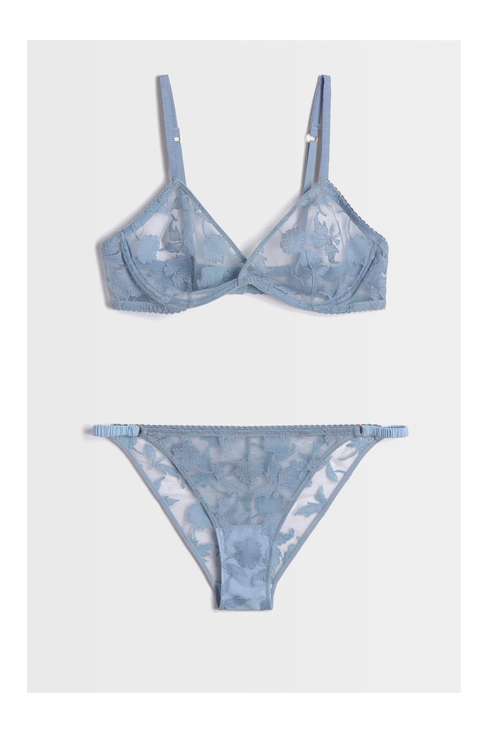 Icone Lingerie 4 — Arthur Cerica